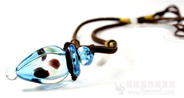 精油的使(shǐ)用功效 精油(yóu)的使用功(gōng)效
