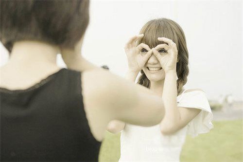 拍照姿势大全 拍照姿势大(dà)全(quán)